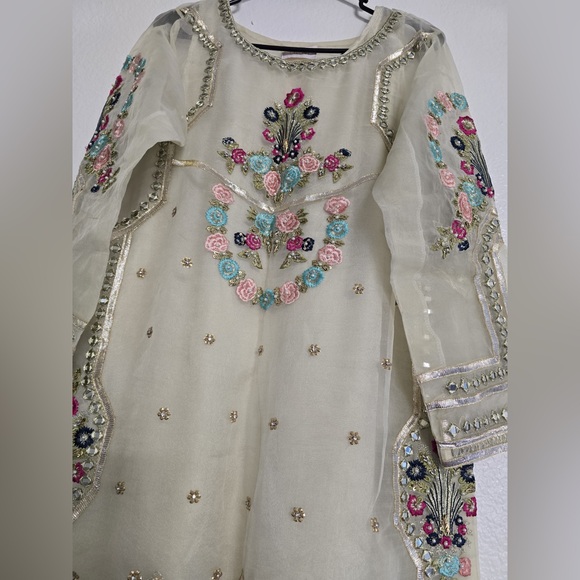 Embroidered Pakistani Indian fancy dress wedding party wear - Picture 8 of 10
